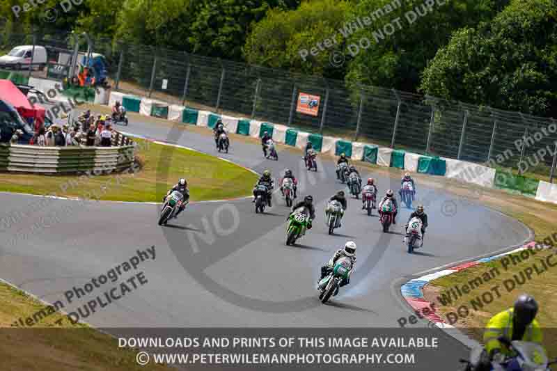 Vintage motorcycle club;eventdigitalimages;mallory park;mallory park trackday photographs;no limits trackdays;peter wileman photography;trackday digital images;trackday photos;vmcc festival 1000 bikes photographs